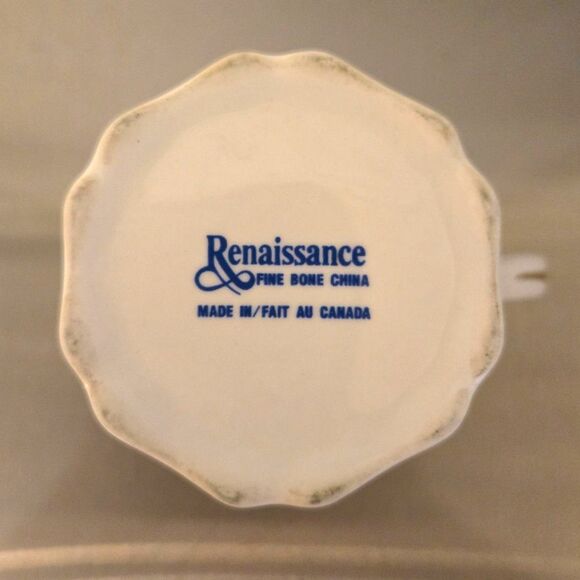 Renaissance Fine Bone China Polar Bear & Cub Mug w/Gold Rim Made in Canada - Picture 3 of 4